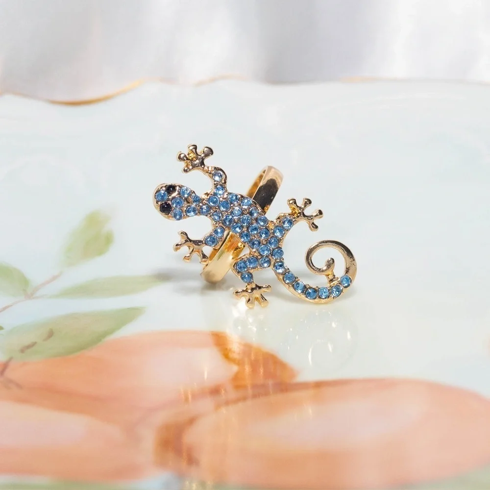 ✨Modcloth Leia Blue Rhinestone Lizard Ring